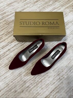 Vintage Burgundy Velvet Pointed-Toe Kitten Heels Size 6.5 Formal Chic 70s 80s